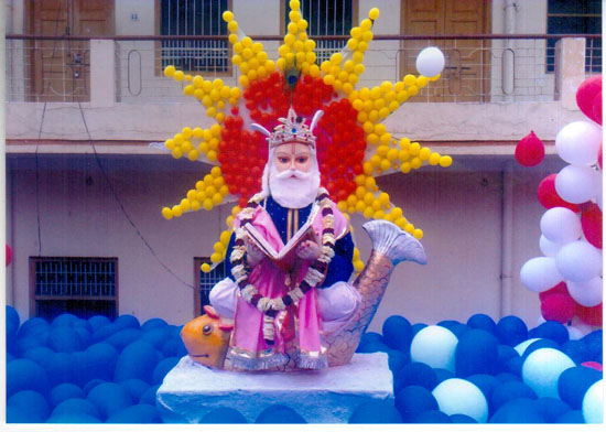 Statueof Jhulelal sahib by balloons in 2009