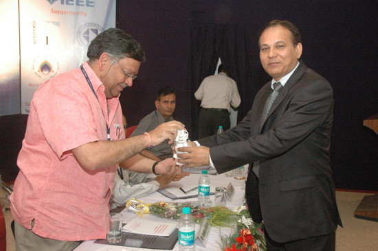 Er. R.S. Vyas presenting a souvenir to Mr. Sanjay Singhal | ETNCC 2011