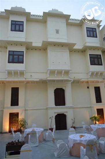 hotel rajmahal bhindar