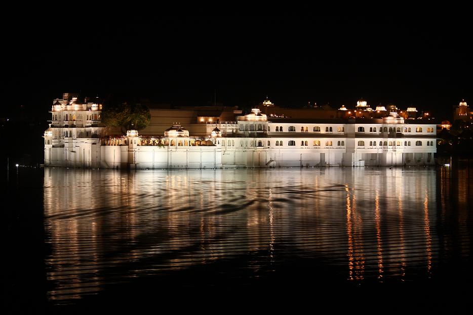 Hotels Near Lake Palace Udaipur