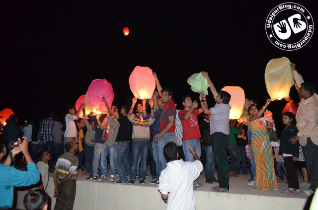 Sky lanterns in udaipur