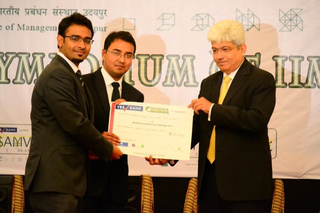 Winners of the Presentation Challenge, team from IIM Udaipur receiving the winner’s cheque of Rs. 30,000 from the keynote speaker Mr. Nipun Mehta