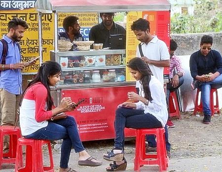 customers at chaifeteria