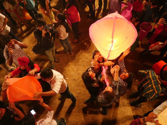 Udaipur Lantern Festival - Amos Chapple
