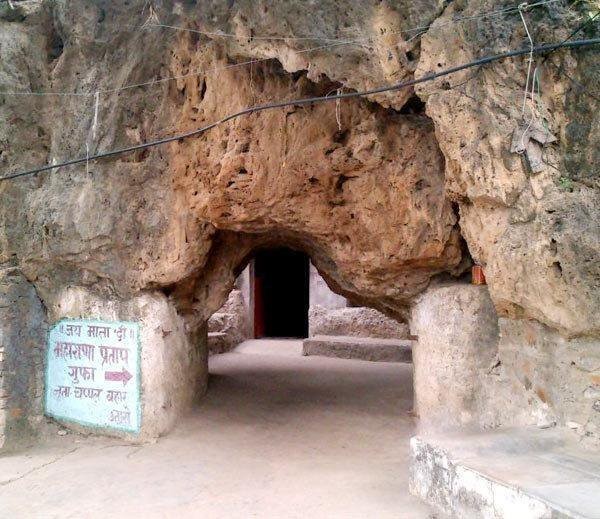 caves in udaipur